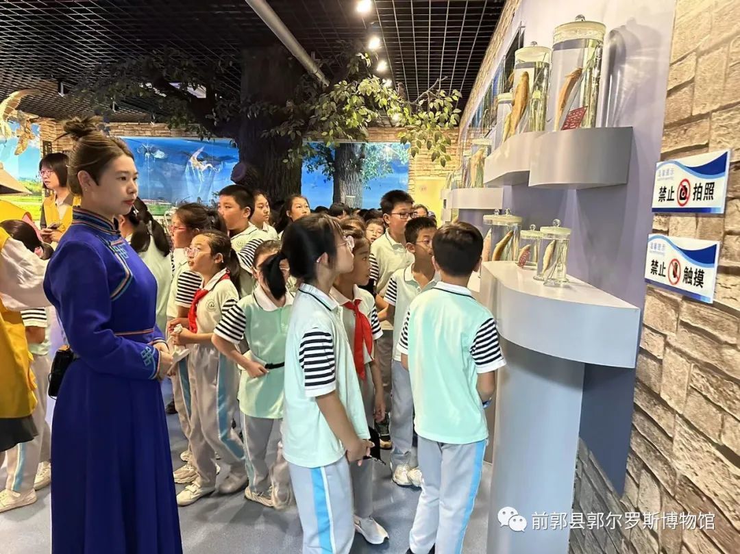 “提升全面科(kē)學素質 助力科(kē)技(jì)自(zì)立自(zì)強”主題活動