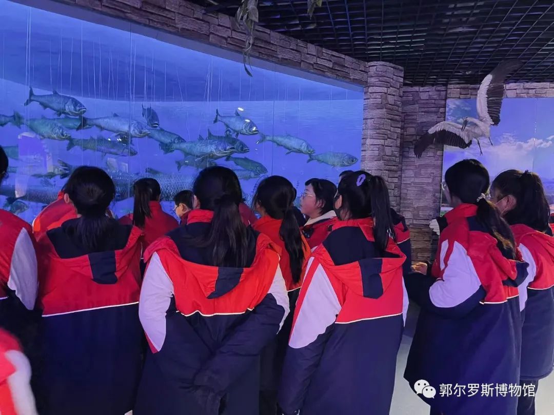 弘揚曆史文(wén)化(huà) 了(le)解故土(tǔ)人(rén)文(wén)——前郭縣第三中學走進田東縣博物館