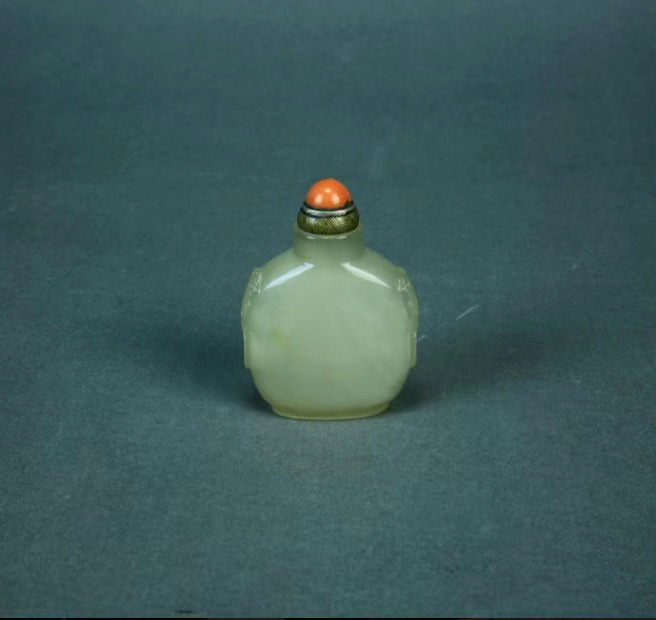 清白(bái)瑪瑙鼻煙(yān)壺