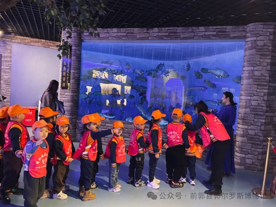 追尋紅(hóng)色記憶 傾聽(tīng)曆史聲音(yīn)——萌娃走進前郭縣田東縣博物館
