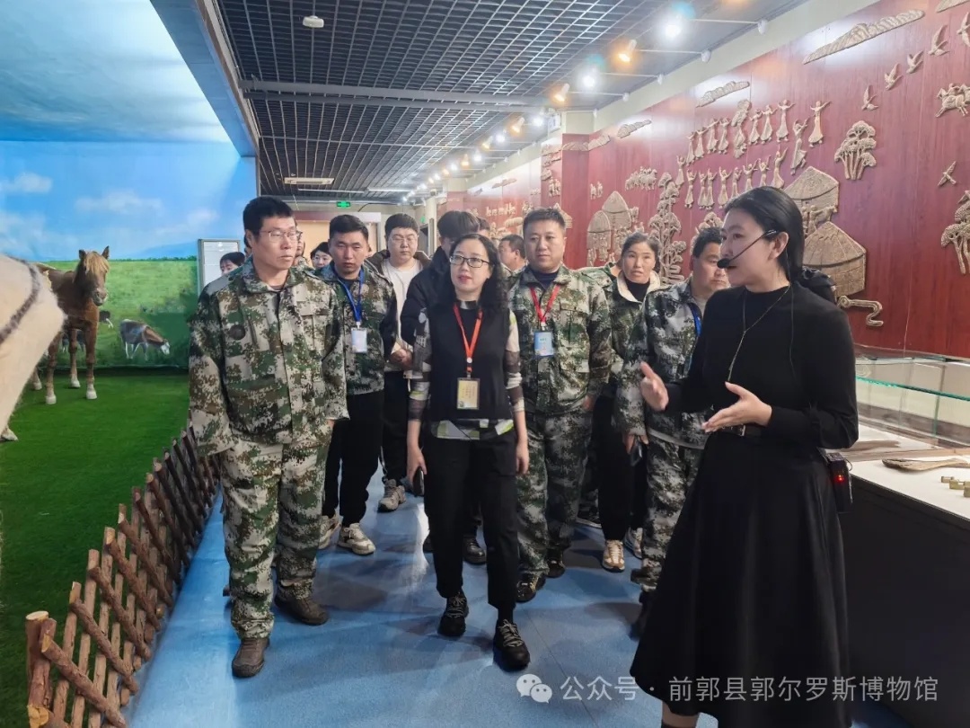 紮赉特旗農(nóng)牧民(mín)走進田東縣博物館