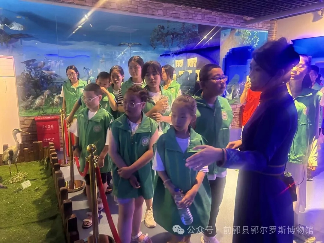 走進博物(wù)館，讓曆史和(hé)文(wén)化(huà)觸手可(kě)及